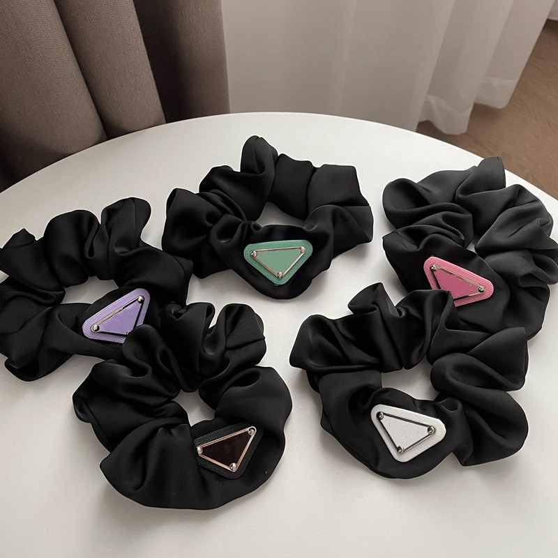 2022 Women Letter Triangle Designers Hair Rubber Band Elastic Hair Rope Ponytail Holder Luxury Accessories 5Colors High Quality
2022 Women Letter Triangle Designers Hair Rubber Band Elastic Hair Rope Ponytail Holder Luxury Accessories 5Colors High Quality