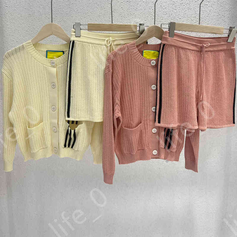 Women Two Piece Pants Fashion Brand Logo Print Letter Knitting Jackets And Shorts Suit Clothes Women Designer Tracksuits
Women Two Piece Pants Fashion Brand Logo Print Letter Knitting Jackets And Shorts Suit Clothes Women Designer Tracksuits