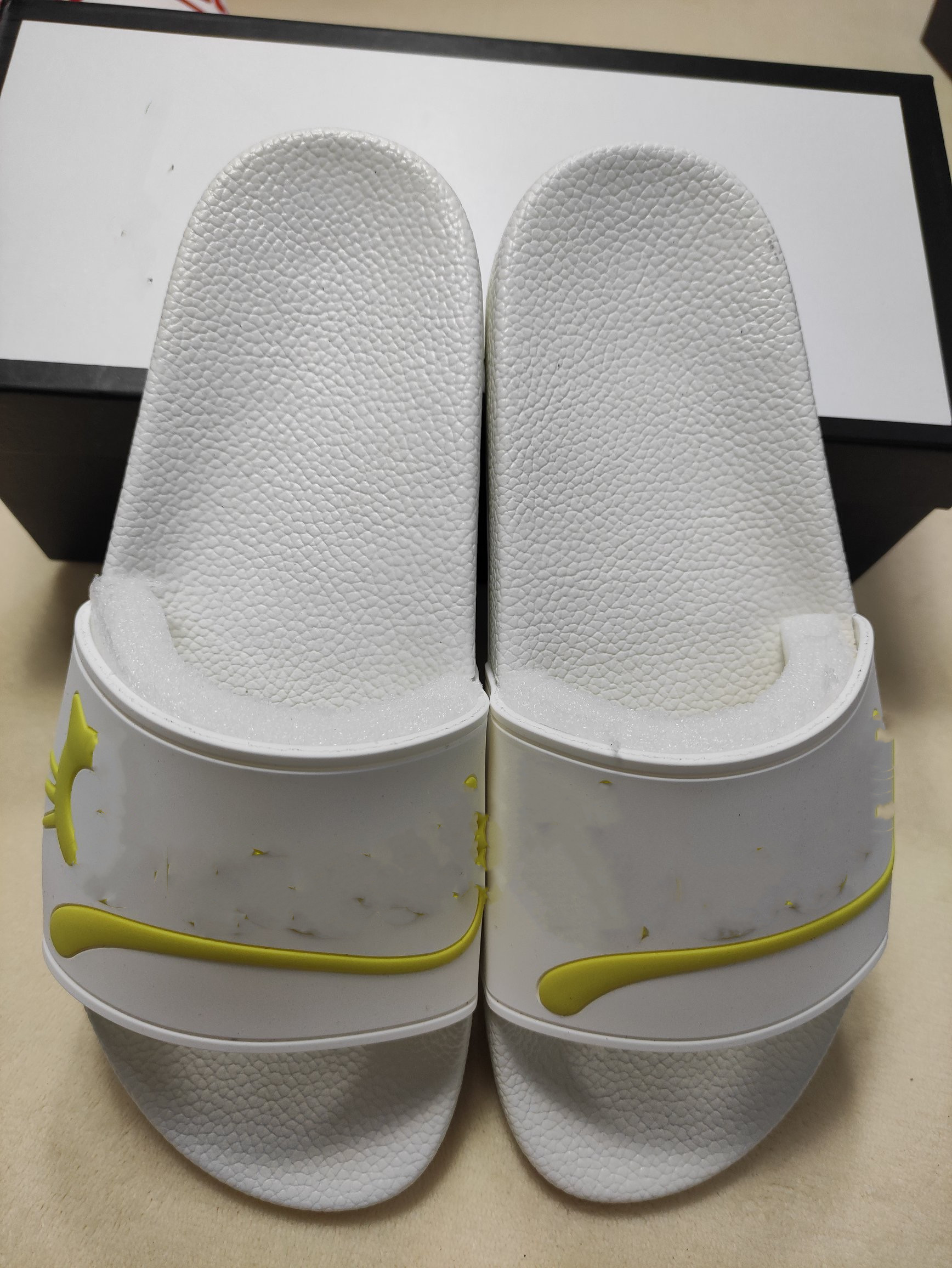 2022 Designer Print women's Feel brown satin sandals Silk Scarf Fabric Comfortable Soft Flat Slippers beach shoes Sandals Loafers Upper with heat-sealed 0403, 06
2022 Designer Print women's Feel brown satin sandals Silk Scarf Fabric Comfortable Soft Flat Slippers beach shoes Sandals Loafers Upper with heat-sealed 0403, 06