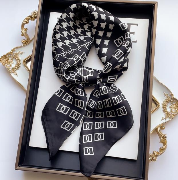 23style 70-70cm Designer Letters Print Silk Satin Scarf Headband for Women Imitation Long Handle Bag Scarves Fashion Shoulder Tote Luggage Ribbon Head Wraps
23style 70-70cm Designer Letters Print Silk Satin Scarf Headband for Women Imitation Long Handle Bag Scarves Fashion Shoulder Tote Luggage Ribbon Head Wraps