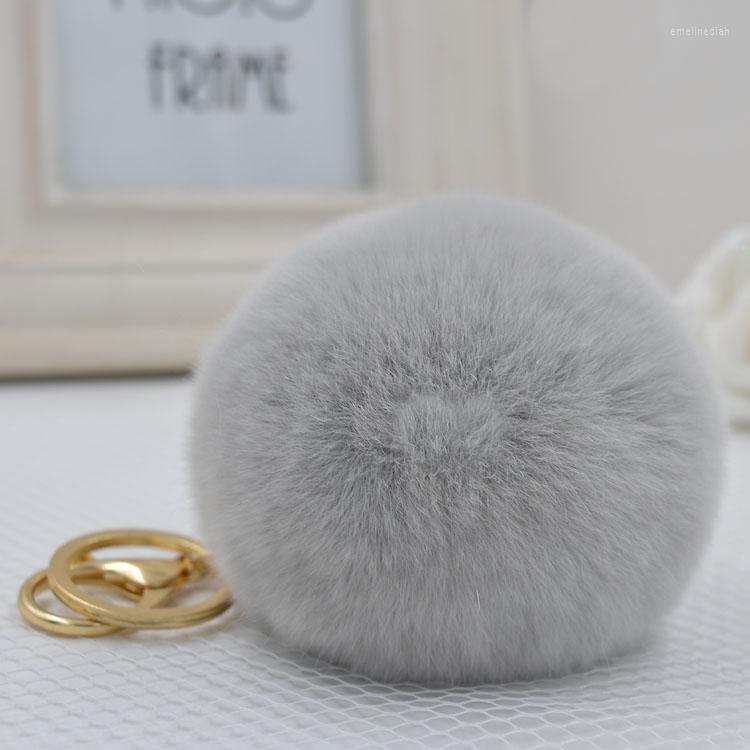 Keychains Wholesales 17 Color Fluffy Fur Pompom Keychain Women Bag Charm Real Natural Balls Genuine Pom Poms Key Chain F252 Emel22
Keychains Wholesales 17 Color Fluffy Fur Pompom Keychain Women Bag Charm Real Natural Balls Genuine Pom Poms Key Chain F252 Emel22