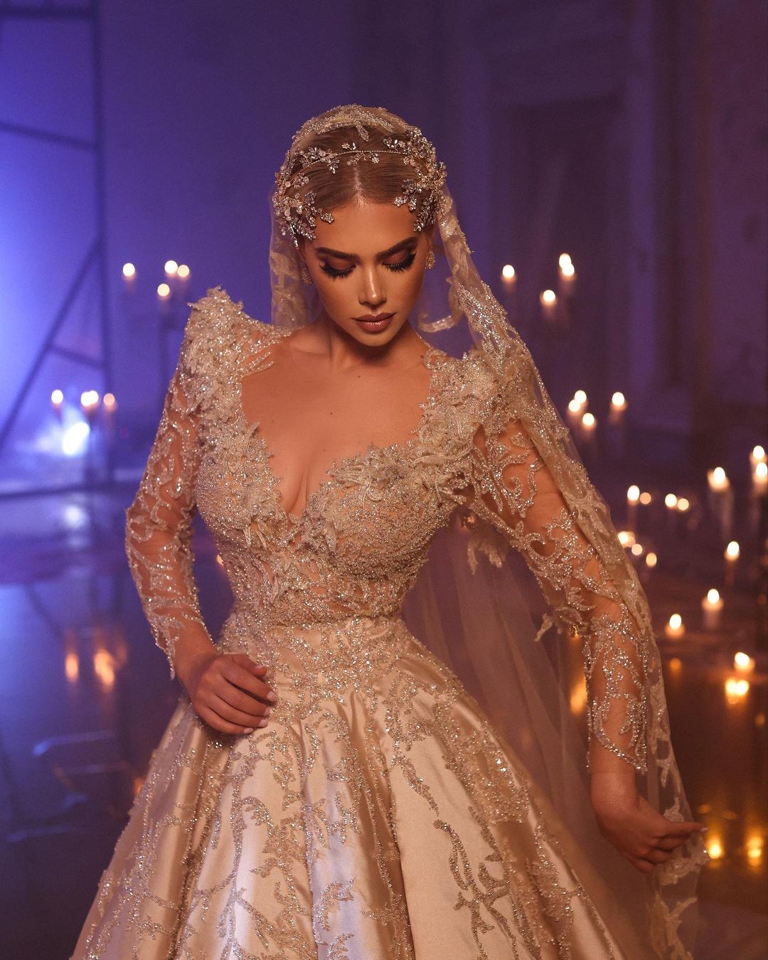 Glitter Elegant Ball Gown Wedding Dresses Long Sleeves V Neck Sequins 3D Appliques Beads Lace Ruffles or Length Bridal Gowns Plus Size robes de soiree