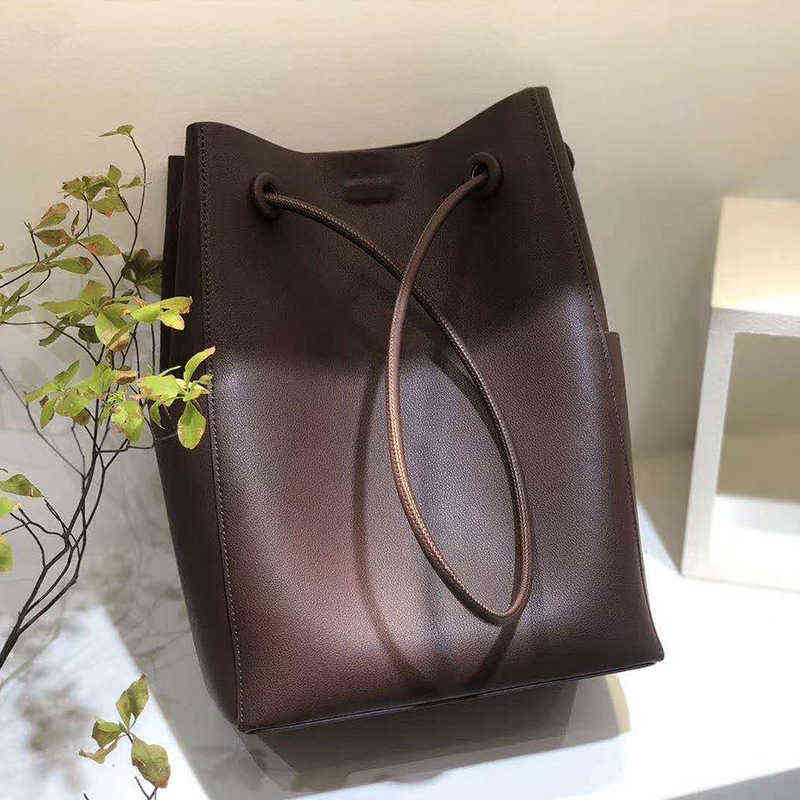 Designers bags Women's bag 2020 new messenger Korean leather bucket large capacity simple Tote Bag Fashion One Shoulder, Black
Designers bags Women's bag 2020 new messenger Korean leather bucket large capacity simple Tote Bag Fashion One Shoulder, Black