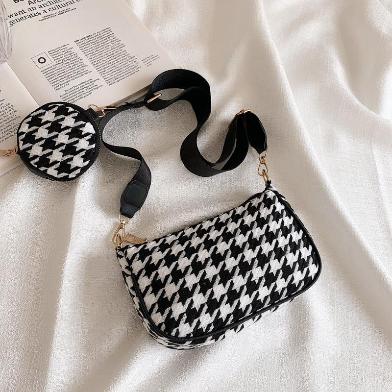 Evening Bags Women 2Pcs Vintage Plaid Print Shoulder With Mini Round Purse Pendant Casual Small Crossbody Ladies Hangbag, Black
Evening Bags Women 2Pcs Vintage Plaid Print Shoulder With Mini Round Purse Pendant Casual Small Crossbody Ladies Hangbag, Black