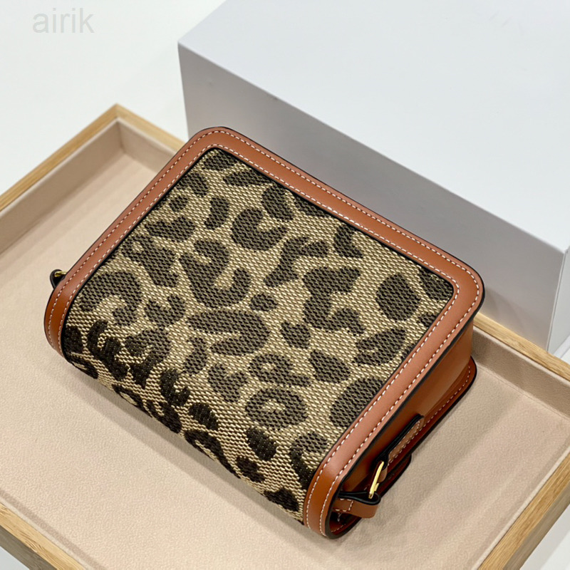 Designer Bags Designer triomphe Crazy Sales Fashion Luxury Shoulder Handbags Material Classic Floral metal button Free Delivery
Designer Bags Designer triomphe Crazy Sales Fashion Luxury Shoulder Handbags Material Classic Floral metal button Free Delivery