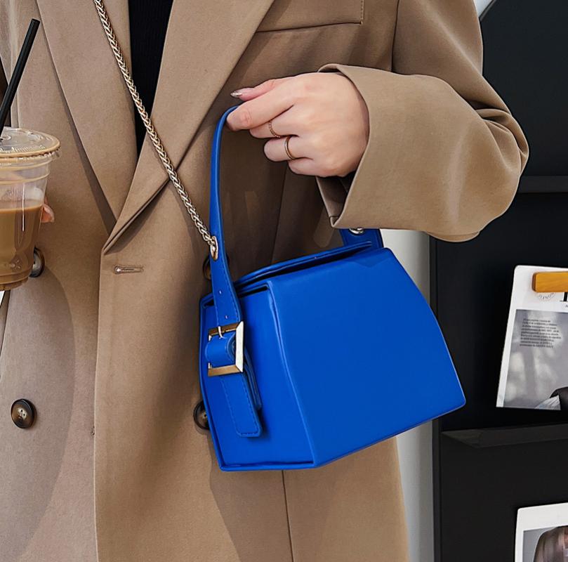 Evening Bags Box Shape Bag Pu Leather Crossbody Short Handle For Women 2022 Shoulder Handbags Fashion Blue TotesEvening EveningEvening, Black
Evening Bags Box Shape Bag Pu Leather Crossbody Short Handle For Women 2022 Shoulder Handbags Fashion Blue TotesEvening EveningEvening, Black