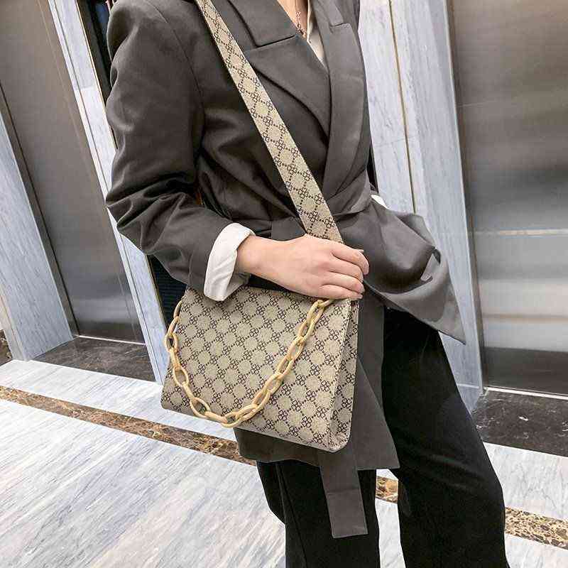 Factory Online Export Designer Bags Tote Women's Small 2022 New Summer Advanced Envelope Fashion Single Shoulder Messenger Square, Khaki
Factory Online Export Designer Bags Tote Women's Small 2022 New Summer Advanced Envelope Fashion Single Shoulder Messenger Square, Khaki