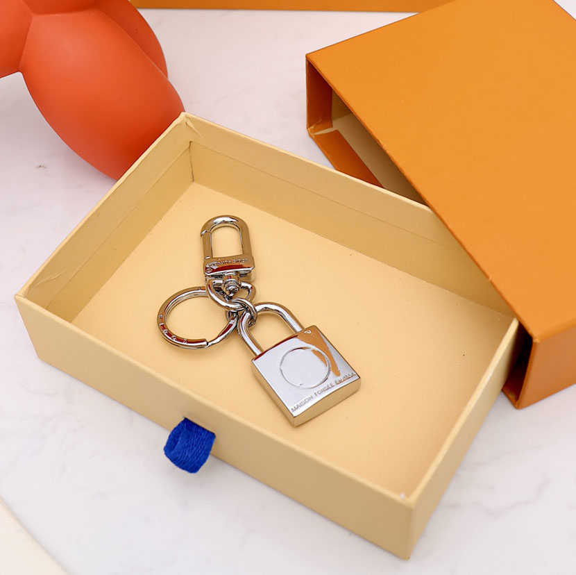 Designer Alloy Keychain Keyring Fashion Purse Pendant Car Chain Charm Brown Flower Mini Bag Trinket Gifts Accessories jone-25
Designer Alloy Keychain Keyring Fashion Purse Pendant Car Chain Charm Brown Flower Mini Bag Trinket Gifts Accessories jone-25