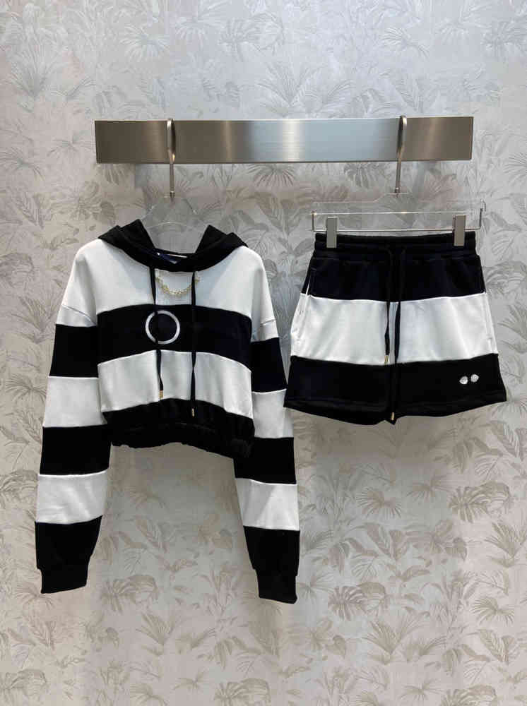 Womens Two Pieces Pants Striped Embroidered Pattern Casual Hooded Sweater With Hot Pants 2 Piece Sets Designer Tracksuits Women Clothing 0912
Womens Two Pieces Pants Striped Embroidered Pattern Casual Hooded Sweater With Hot Pants 2 Piece Sets Designer Tracksuits Women Clothing 0912