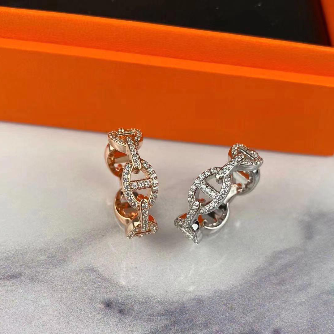 Women ring Luxurys Designers Rings With Side Stones Letter Diamond fashion Weddings ring High quality versatile Valentine's Day gift exquisite appearance very nice
Women ring Luxurys Designers Rings With Side Stones Letter Diamond fashion Weddings ring High quality versatile Valentine's Day gift exquisite appearance very nice