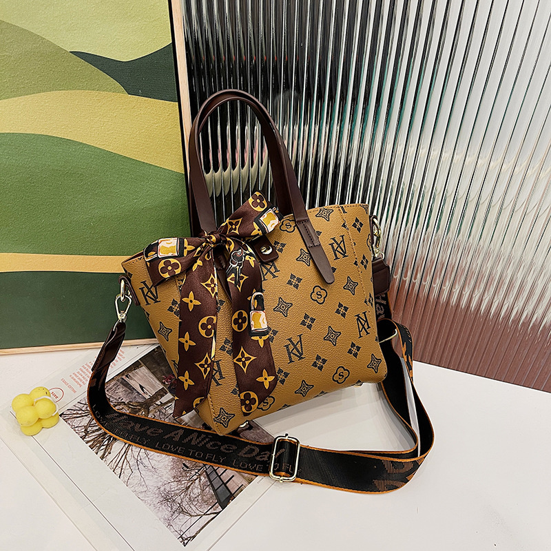 2022 Designer Ladies Handbag Messenger Bag Style Outdoor Casual Fashion High Quality Presbyopic One Shoulder Suitable For All Kinds Of Occasions Size:29*19*13cm, Brown
2022 Designer Ladies Handbag Messenger Bag Style Outdoor Casual Fashion High Quality Presbyopic One Shoulder Suitable For All Kinds Of Occasions Size:29*19*13cm, Brown