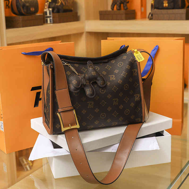 Ladies Fashion Luxury Brand Tide Bag Wholesale Glory 2022 New Women's Messenger Single Shoulder Versatile, Brown
Ladies Fashion Luxury Brand Tide Bag Wholesale Glory 2022 New Women's Messenger Single Shoulder Versatile, Brown