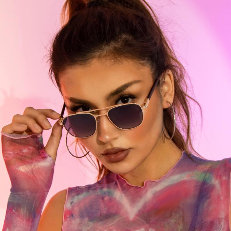 Sunglasses Summer Fashion Small Square Women Vintage Gradient Sun Glasses Female Metal Beach Shades Men Oculos De SolSunglasses
Sunglasses Summer Fashion Small Square Women Vintage Gradient Sun Glasses Female Metal Beach Shades Men Oculos De SolSunglasses