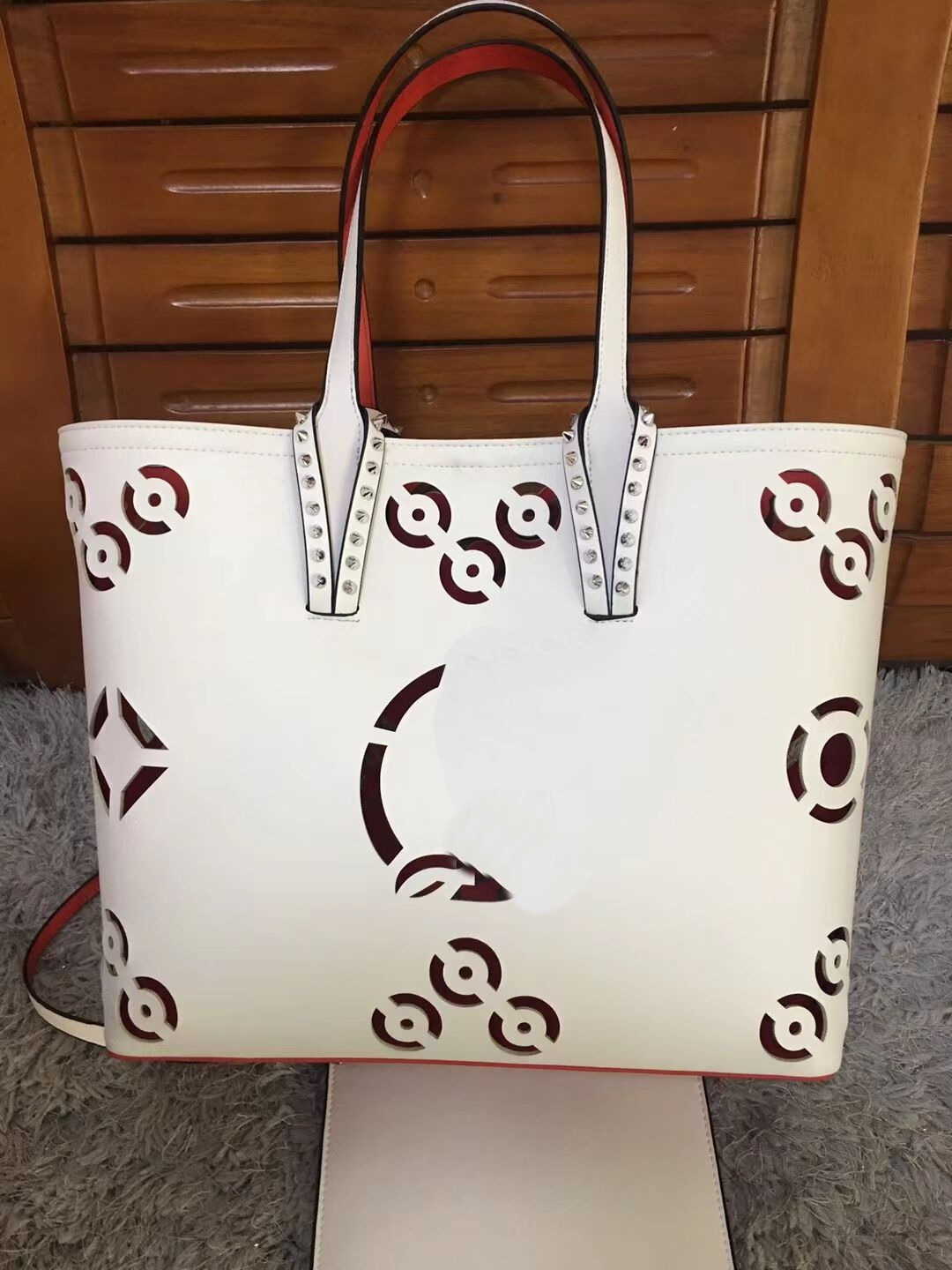Women Top cabata designer handbags totes composite letter printing Redbottom Shoulder Bags genuine leather purse Shopping bags luxurys
Women Top cabata designer handbags totes composite letter printing Redbottom Shoulder Bags genuine leather purse Shopping bags luxurys