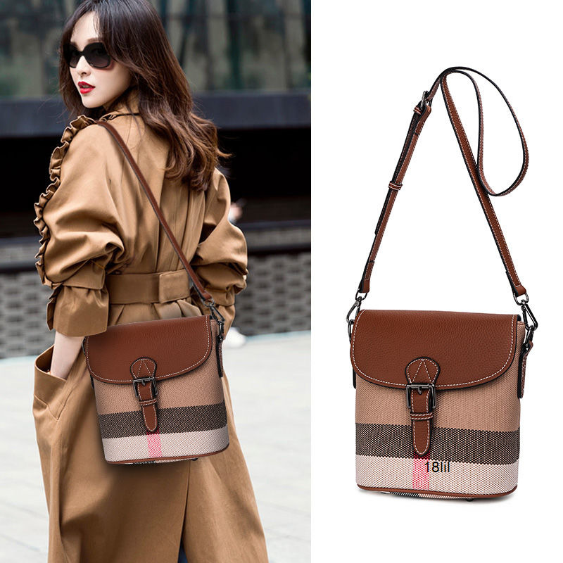 Designer Burbrerys Woman Handbags Foreign style leather bucket bag women's 2022 high-end online Cow Leather One Shoulder Messenger Bag high-end lattice bag 18lil, Caramel
Designer Burbrerys Woman Handbags Foreign style leather bucket bag women's 2022 high-end online Cow Leather One Shoulder Messenger Bag high-end lattice bag 18lil, Caramel