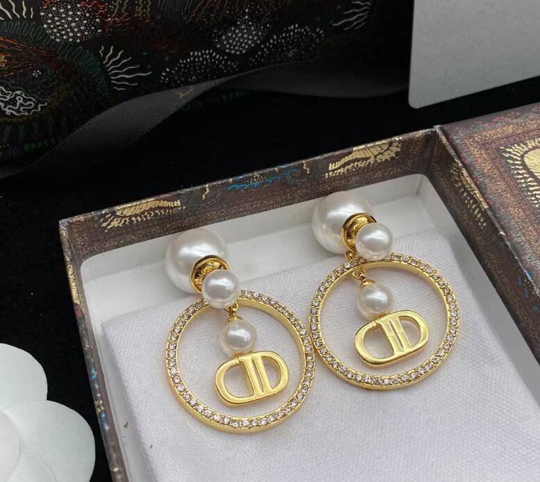 High Quality Stainless Steel Women Designer Double Letter Stud Luxury Geometric Crystal Heart-shaped Couple Earrings For Lady Party Wedding
High Quality Stainless Steel Women Designer Double Letter Stud Luxury Geometric Crystal Heart-shaped Couple Earrings For Lady Party Wedding