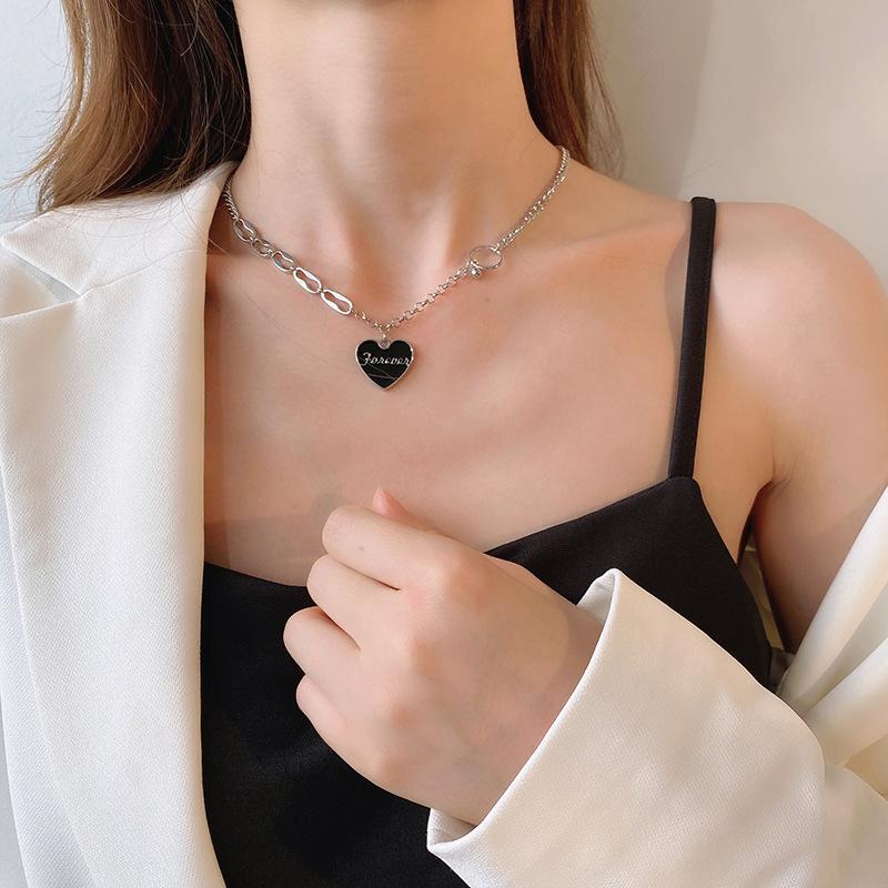 Pendant Necklaces Women's Necklace Charm Luxury Retro Temperament Love Punk Fashion Black Letter Clavicle Chain Friend GiftPendant
Pendant Necklaces Women's Necklace Charm Luxury Retro Temperament Love Punk Fashion Black Letter Clavicle Chain Friend GiftPendant