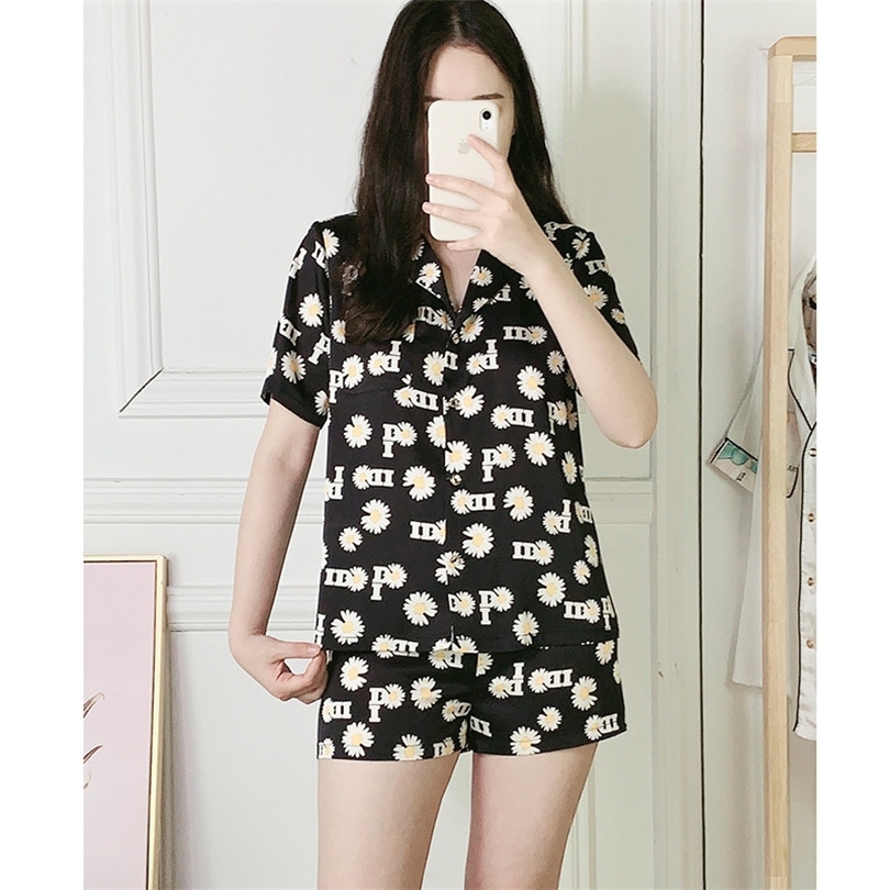 2020 Pajamas Female Summer Ins Trend Net Red Explosion Cute Little Daisy Thin ShortSleeved Clothing Suit Sleepwear Pijama Mujer T200429