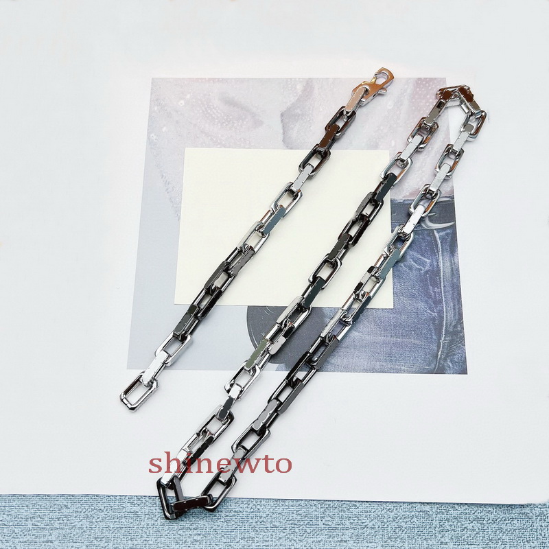 Europe America Fashion Necklace Bracelet Men Black Silver-color Hardware Engraved V Initials Flower Pattern Chain Jewelry Sets M00687 M00677, No original box
Europe America Fashion Necklace Bracelet Men Black Silver-color Hardware Engraved V Initials Flower Pattern Chain Jewelry Sets M00687 M00677, No original box