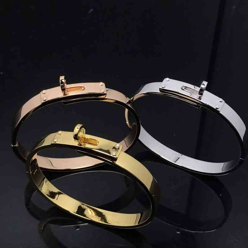 European and American H letter Kelly naked pig nose Bracelet temperament titanium steel plated 18k rose gold bracelet couple
European and American H letter Kelly naked pig nose Bracelet temperament titanium steel plated 18k rose gold bracelet couple