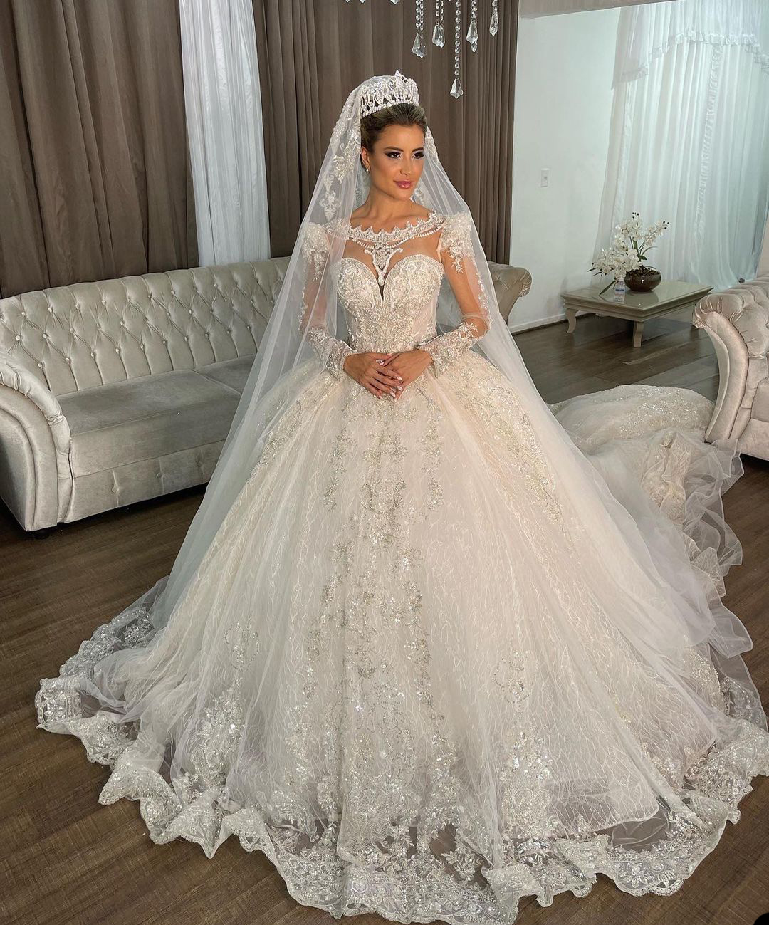 Ball Arab Princess Gown Wedding Dress Dubai Jewel Neck Long Sleeve Sequins Lace Appliques Beads Puffy Bridal Gowns S Lz0304