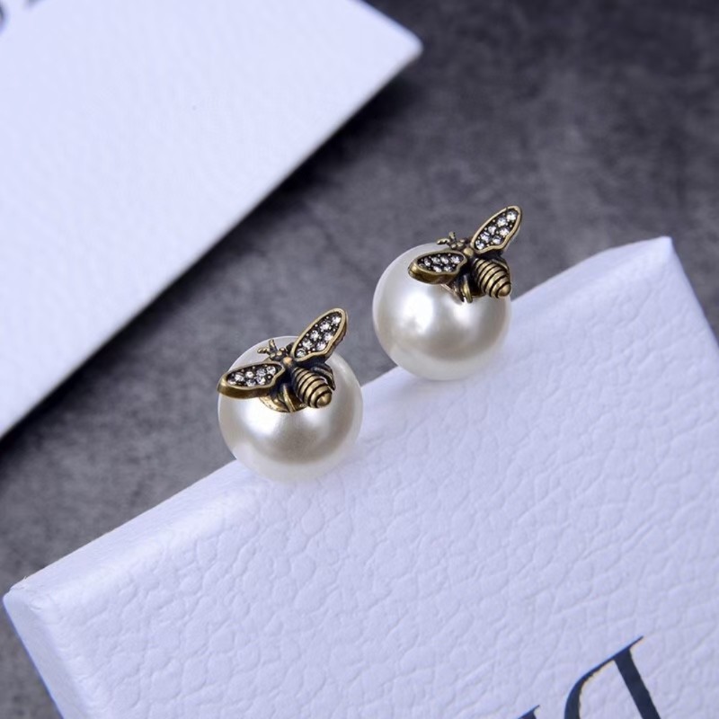 Top Quality Luxury Brand Women Earrings Designer Stud Animal Pattern Retro Color Extravagant Single White Pearl Earrings Engagement Earring For Lady Gifts 
Top Quality Luxury Brand Women Earrings Designer Stud Animal Pattern Retro Color Extravagant Single White Pearl Earrings Engagement Earring For Lady Gifts