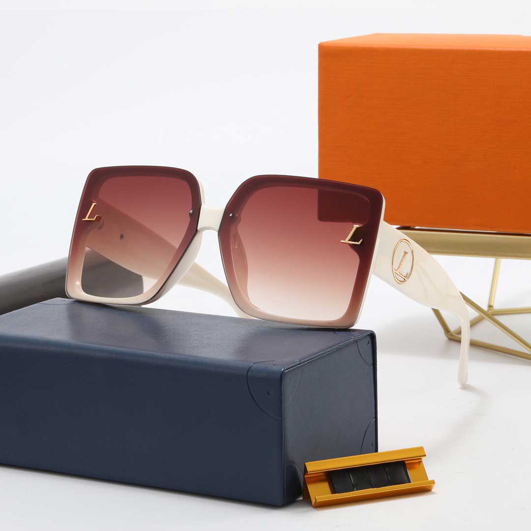 Summer Sunglasses Man Woman Fashion Goggle UV400 5 Color Full Frame Letter Design High Quality
Summer Sunglasses Man Woman Fashion Goggle UV400 5 Color Full Frame Letter Design High Quality