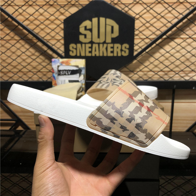 Top Quality Men pantoufle Designer Slipper Soft Massage Slides Sandals Shoes Slide Summer Beach Outdoor Cool Slippers Fashion Flat Flip Flops With Box Size 36-45 EU, Style 1
Top Quality Men pantoufle Designer Slipper Soft Massage Slides Sandals Shoes Slide Summer Beach Outdoor Cool Slippers Fashion Flat Flip Flops With Box Size 36-45 EU, Style 1