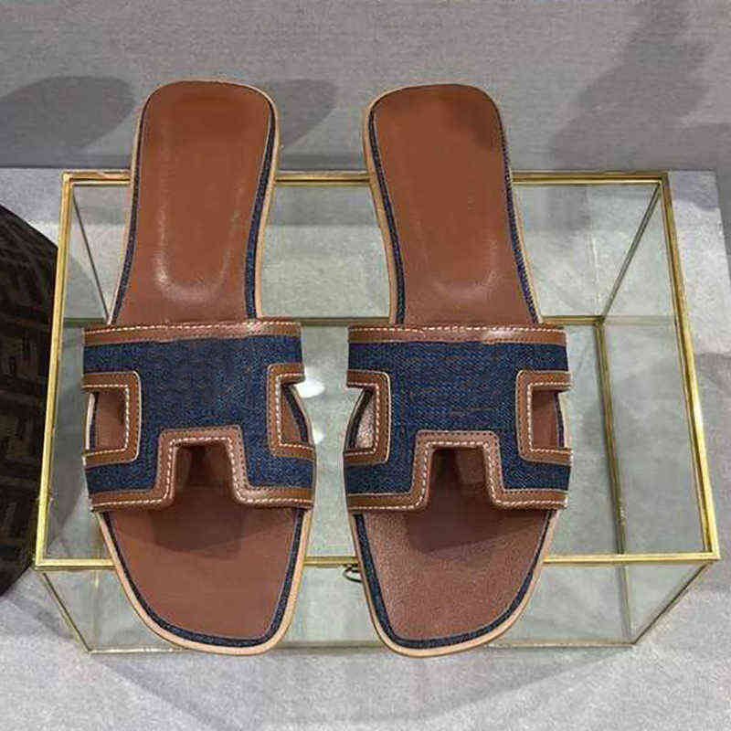 Designer Sandals Oran Slippers Women Slides Luxury Genuine Leather Oversize Summer Beach Flat Flip Flop Ladies Party Wedding Shoes With Box, Color 1
Designer Sandals Oran Slippers Women Slides Luxury Genuine Leather Oversize Summer Beach Flat Flip Flop Ladies Party Wedding Shoes With Box, Color 1