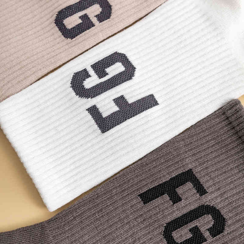 Designer FG Runner Soccer Basketball Sport Sock Mens Womens Fashion Personality Hip Hop European And American Street Middle Tube Korean Basketball Socks, 1 double dark iron grey ess
Designer FG Runner Soccer Basketball Sport Sock Mens Womens Fashion Personality Hip Hop European And American Street Middle Tube Korean Basketball Socks, 1 double dark iron grey ess