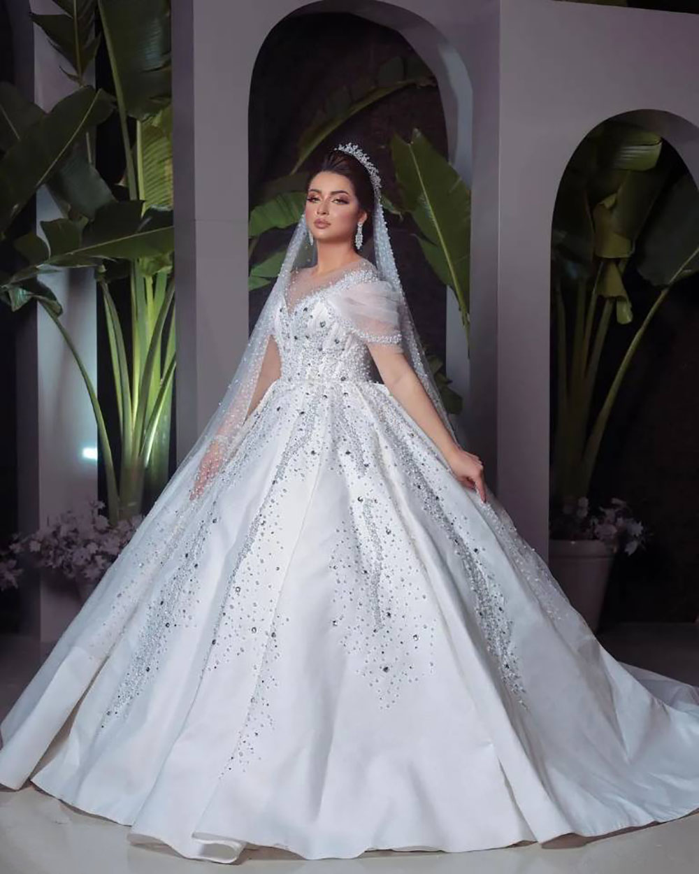 Exquisite Beads Crystal Wedding Dresses Ball Gown Scoop Neck Cap Sleeve Floor Length Arabic Bridal Dress Custom Made