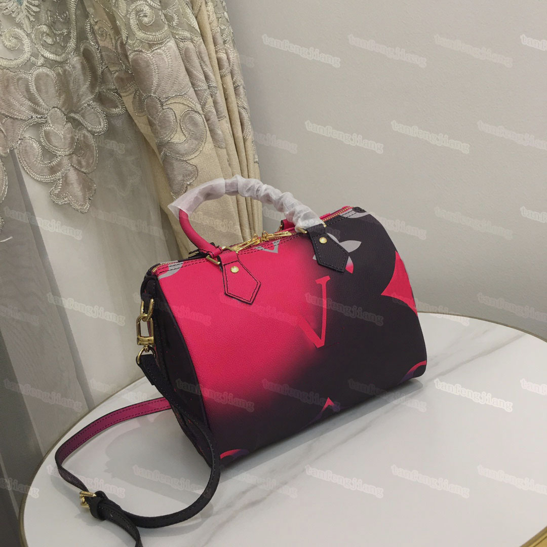 Top Quality Ladies Handbag designer purse luxury chain strap inner compartment leather fashion classic with box size 35-27-14cm M40391
Top Quality Ladies Handbag designer purse luxury chain strap inner compartment leather fashion classic with box size 35-27-14cm M40391