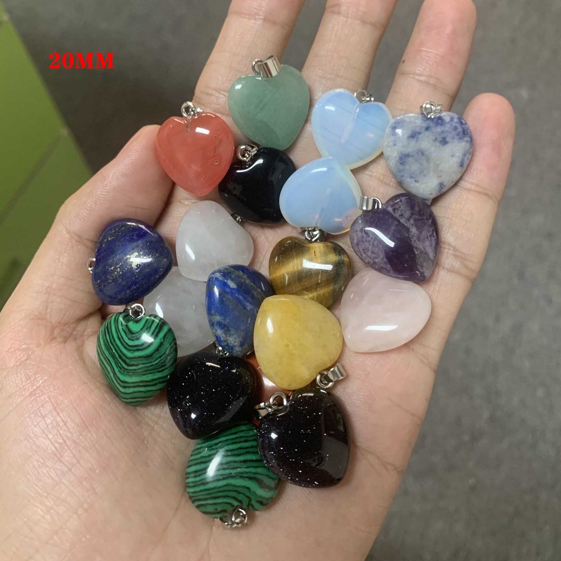 Natural Crystal Stone Pendant Necklace Hand Carved Creative Heart Shaped Gemstone Necklaces Fashion Accessory Gift With Chain 20MM 25MM
