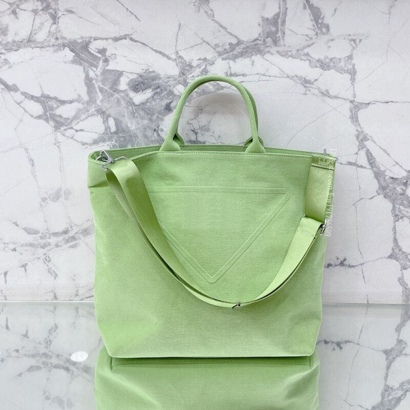 2022 high quality Womens Shoulder Bags Fashion canvas totes Designers Handbags Crossbody Bag Purse Classic Letter Ladies Casual Tote Female Shoulder HandBag, Black
2022 high quality Womens Shoulder Bags Fashion canvas totes Designers Handbags Crossbody Bag Purse Classic Letter Ladies Casual Tote Female Shoulder HandBag, Black