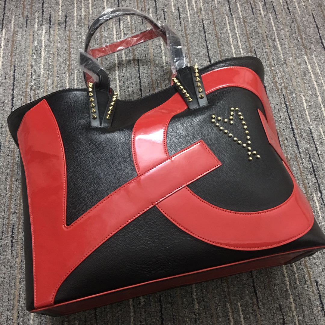 Luxury Designers Handbag Tote Shoulder Clutch Bags Crossbody Shopping Bag Purses Letters Brands Floral One Handle Wallet Totes for boys girls backpacks, 30.5*49*14cm
Luxury Designers Handbag Tote Shoulder Clutch Bags Crossbody Shopping Bag Purses Letters Brands Floral One Handle Wallet Totes for boys girls backpacks, 30.5*49*14cm