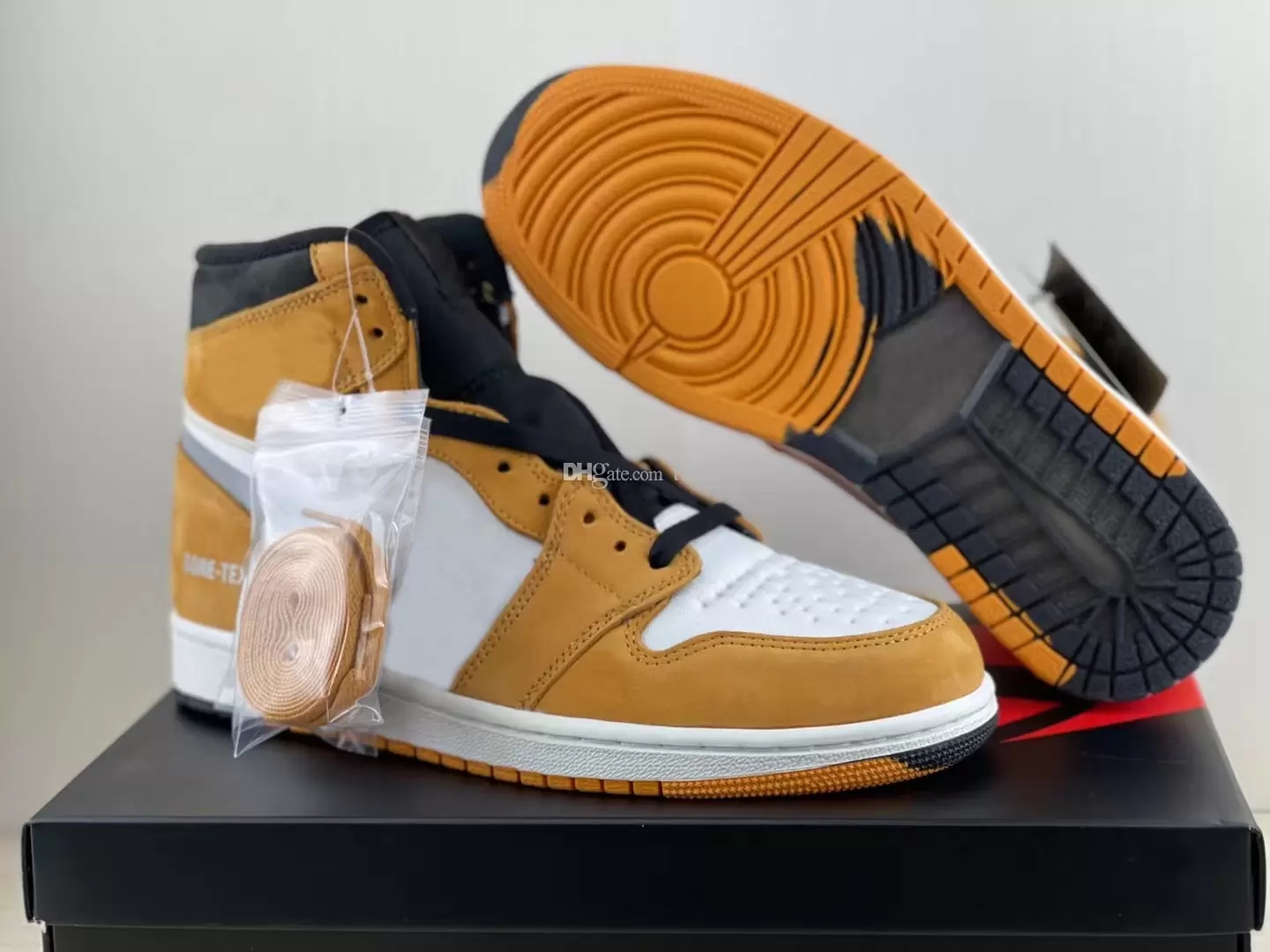 Top versio 1 High Element Gore Tex Light Curry Basketball Shoes Jumpman 1s Mens Womens Sneakers First layer leather material
Top versio 1 High Element Gore Tex Light Curry Basketball Shoes Jumpman 1s Mens Womens Sneakers First layer leather material