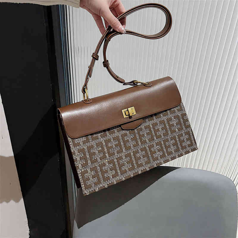 Fashion women's new high-quality versatile bag luxury designer New tot one shoulder temperament autumn and winter fashion light, Black
Fashion women's new high-quality versatile bag luxury designer New tot one shoulder temperament autumn and winter fashion light, Black