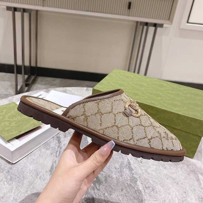 Brand Designer Slippers Men Flat Mules Horsebit Grid Pattern Sandals Genuine Leather Mules Black Brown Flip Flops Mens Casual Lazy Shoes Big
Brand Designer Slippers Men Flat Mules Horsebit Grid Pattern Sandals Genuine Leather Mules Black Brown Flip Flops Mens Casual Lazy Shoes Big