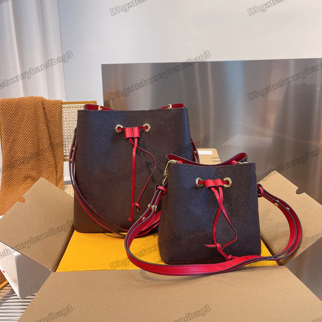 New NEONOE Bucket Bag Four Color Black/Brown/Pink/Red leather trim Monograms Women Shoulder Bags M44887 Neo Noe Hobo Drawstring Cross Body Totes
New NEONOE Bucket Bag Four Color Black/Brown/Pink/Red leather trim Monograms Women Shoulder Bags M44887 Neo Noe Hobo Drawstring Cross Body Totes