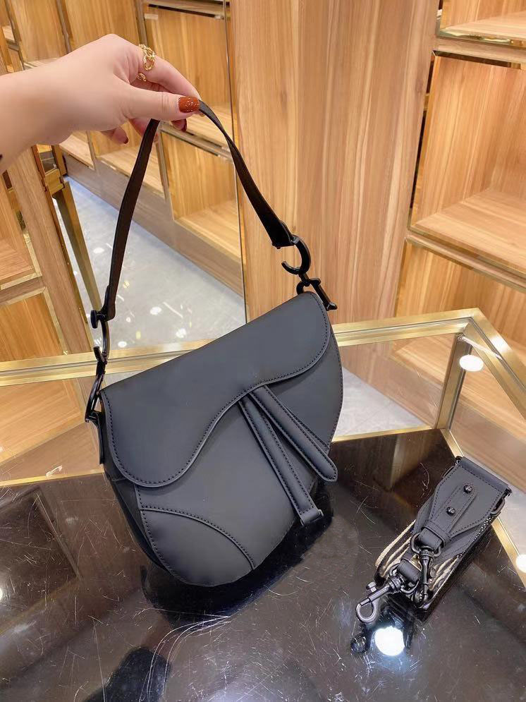5A Top Quality Women Purses Luxury Shoulder Bags Come With Box Fashion Designer Purse Handbags Full Black Cowboy Real Leather Embroidery Totes Flap D Crossbody Bag, Fill price difference
5A Top Quality Women Purses Luxury Shoulder Bags Come With Box Fashion Designer Purse Handbags Full Black Cowboy Real Leather Embroidery Totes Flap D Crossbody Bag, Fill price difference
