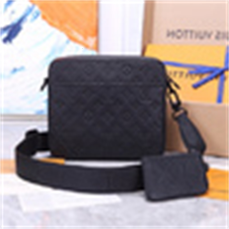 Luxury handbag M69827 BLACK Men DOUBLE PHONE POUCH Shoulder camera TRIO SAC PLAT FLAP messenger CHRISTOPHER SOFT TRUNK campus, All with logo
Luxury handbag M69827 BLACK Men DOUBLE PHONE POUCH Shoulder camera TRIO SAC PLAT FLAP messenger CHRISTOPHER SOFT TRUNK campus, All with logo
