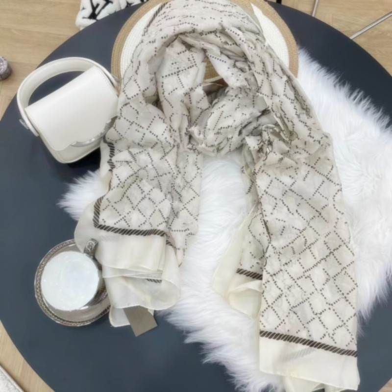 New Designer Women Scarf Silken Scarves Fashion Shawl Long Neck Scarfs Woman Letters Pattern Cashmere Shawls Scarves 180cmX70cm
New Designer Women Scarf Silken Scarves Fashion Shawl Long Neck Scarfs Woman Letters Pattern Cashmere Shawls Scarves 180cmX70cm