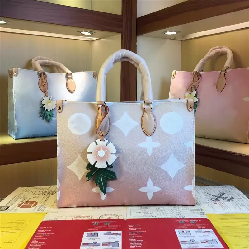 Designer Luxury Handbag purse luis totes bags GM Tote Shoulder Bags women ONTHEGO High Capacity Storage Bag Size:41*34*19CM, Don't pay it
Designer Luxury Handbag purse luis totes bags GM Tote Shoulder Bags women ONTHEGO High Capacity Storage Bag Size:41*34*19CM, Don't pay it