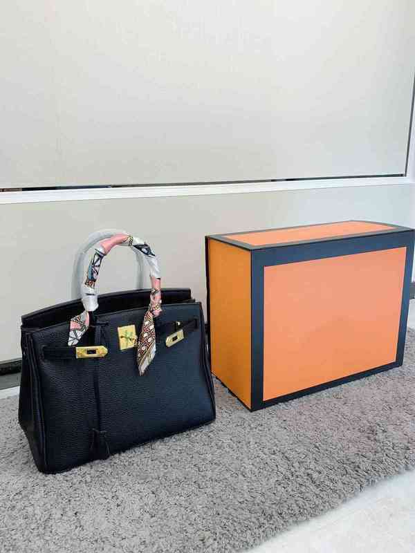 birkins Designer's Layer Cowhide Tote with High Quality Perkin Latch Lychee Pattern Classic Fashion and, Black
birkins Designer's Layer Cowhide Tote with High Quality Perkin Latch Lychee Pattern Classic Fashion and, Black