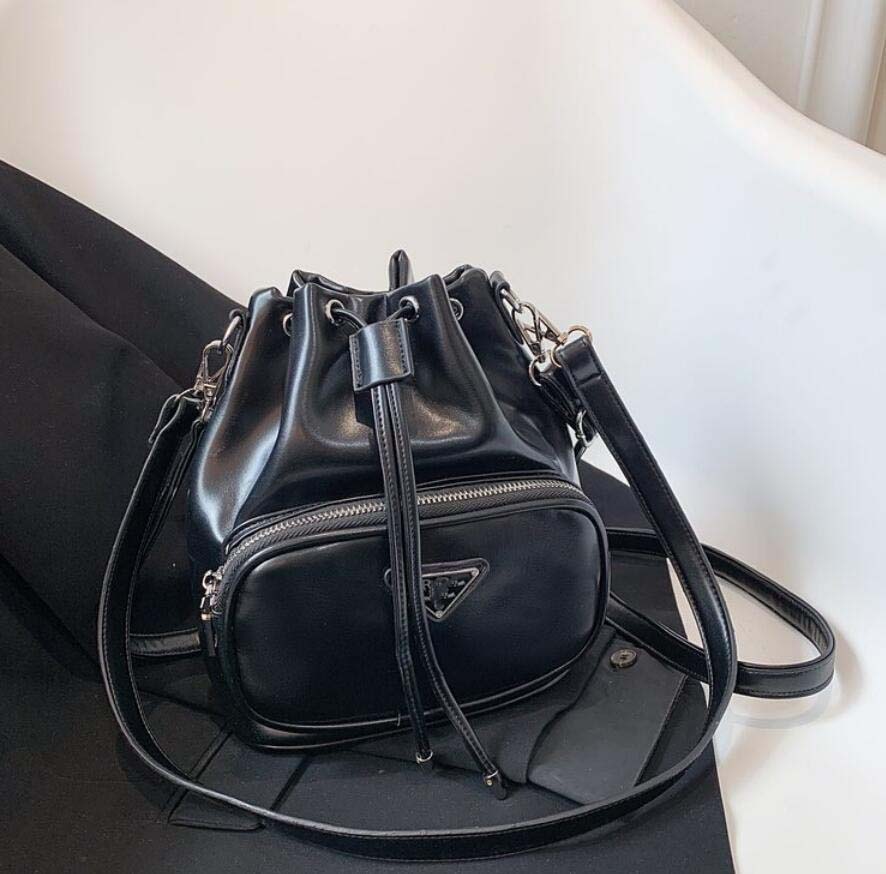 High quality designer fashion Bucket shoulder bag strap Woman pull rope Across the postman Pu leather tote Handbags 24cm With Box
High quality designer fashion Bucket shoulder bag strap Woman pull rope Across the postman Pu leather tote Handbags 24cm With Box