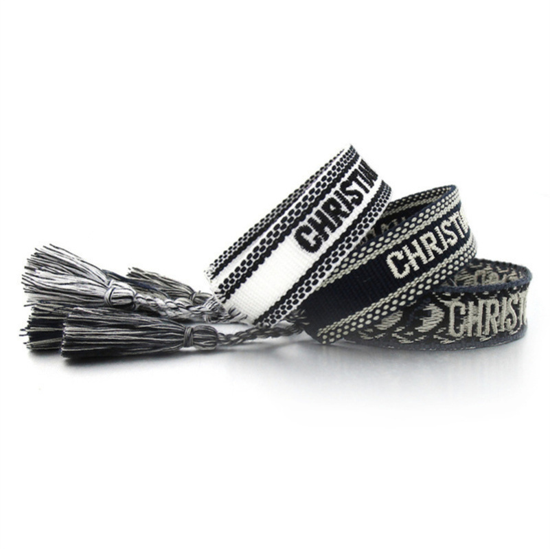 Designer Woven Friendship Bracelet Luxury Brand for Women Leopard Printed Rope Bracelets Embroidery Braided with Tassel Bangle Men Jewelry Code 77-95 N43d
Designer Woven Friendship Bracelet Luxury Brand for Women Leopard Printed Rope Bracelets Embroidery Braided with Tassel Bangle Men Jewelry Code 77-95 N43d