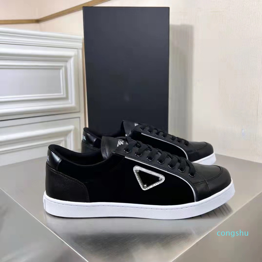 Top Luxury Brushed Leather Sneakers Shoes Men Skateboard Walking Rubber Sole Footwear Enameled Metal Triangle Comfort Trainers EU38-46
Top Luxury Brushed Leather Sneakers Shoes Men Skateboard Walking Rubber Sole Footwear Enameled Metal Triangle Comfort Trainers EU38-46