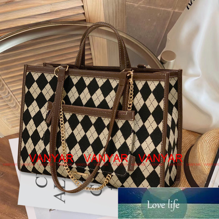 Large Capacity Fashion Totes New Trendy High-Grade Western Style Autumn and Winter Commuter Solid Shoulder Big Bag, As pic
Large Capacity Fashion Totes New Trendy High-Grade Western Style Autumn and Winter Commuter Solid Shoulder Big Bag, As pic