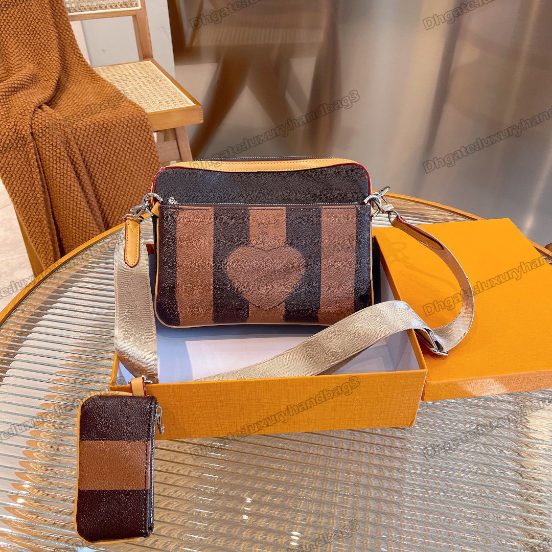 Trio Messenger Bag Duo Handbags Multi Pochette Totes 3pcs Canvas Leather Mens Crossbody Bags Designer Shoulder Bag With Purse Striped Love Heart Wallet, Color 1#
Trio Messenger Bag Duo Handbags Multi Pochette Totes 3pcs Canvas Leather Mens Crossbody Bags Designer Shoulder Bag With Purse Striped Love Heart Wallet, Color 1#
