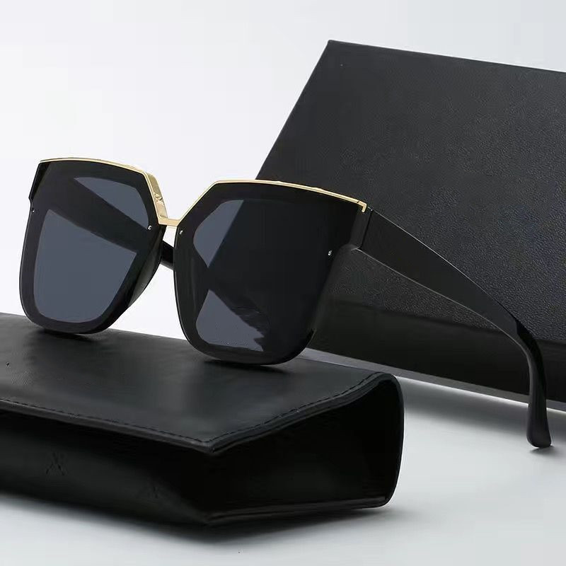 15 Luxury Designer Sunglasses Original Eyeglasses Outdoor Sunglass PC Frame Fashion Classic Lady Mirrors for Women and Men Glasses Unisex 6 colors
15 Luxury Designer Sunglasses Original Eyeglasses Outdoor Sunglass PC Frame Fashion Classic Lady Mirrors for Women and Men Glasses Unisex 6 colors